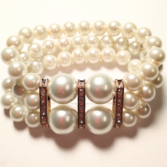 Three Strain Glass White Pearl Stretch Bracelet - Picture 1 of 4